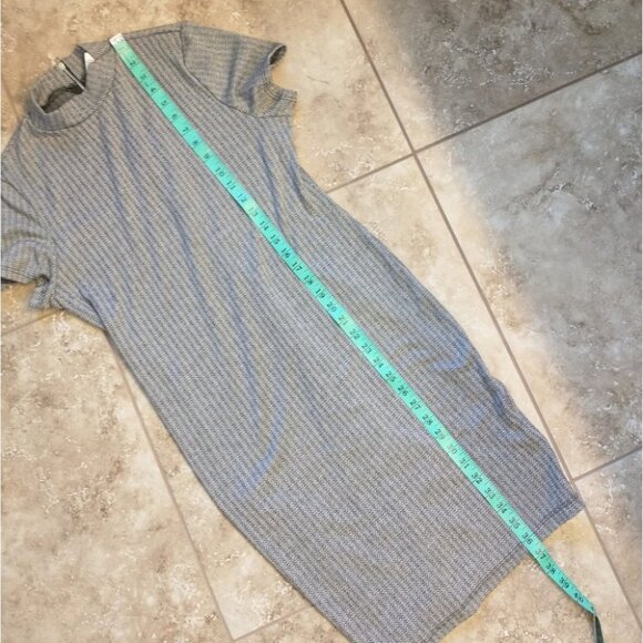 Women's Bar lll Black and White Short Sleeve Chevron Pattern Dress Size Large - Picture 10 of 11